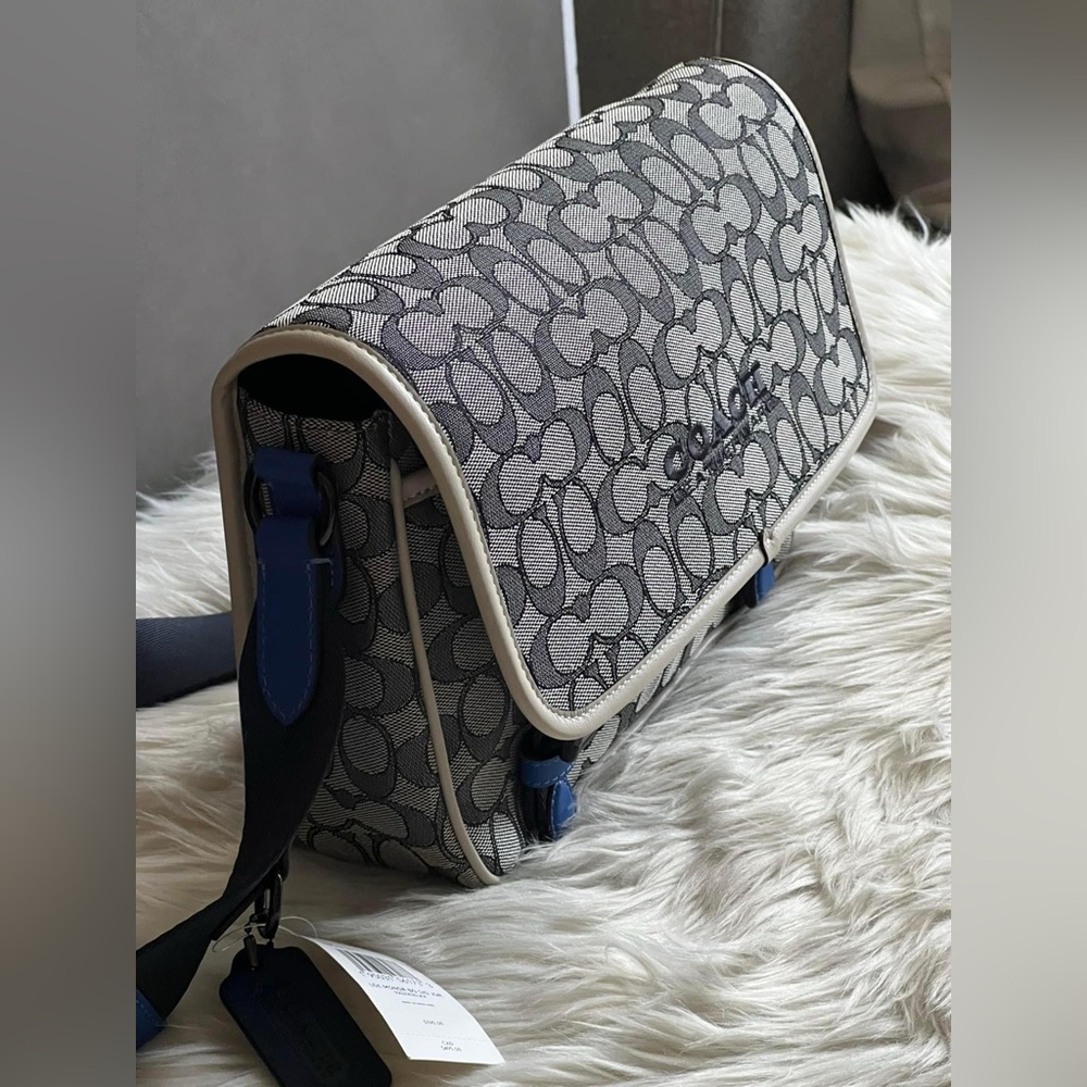 C9158 - Coach League Messenger Bag in Signature Jacquard - Picture 2 of 13